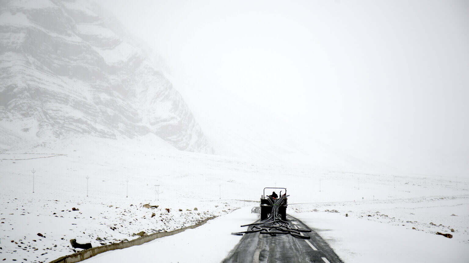 05 still THE ICE BUILDERS