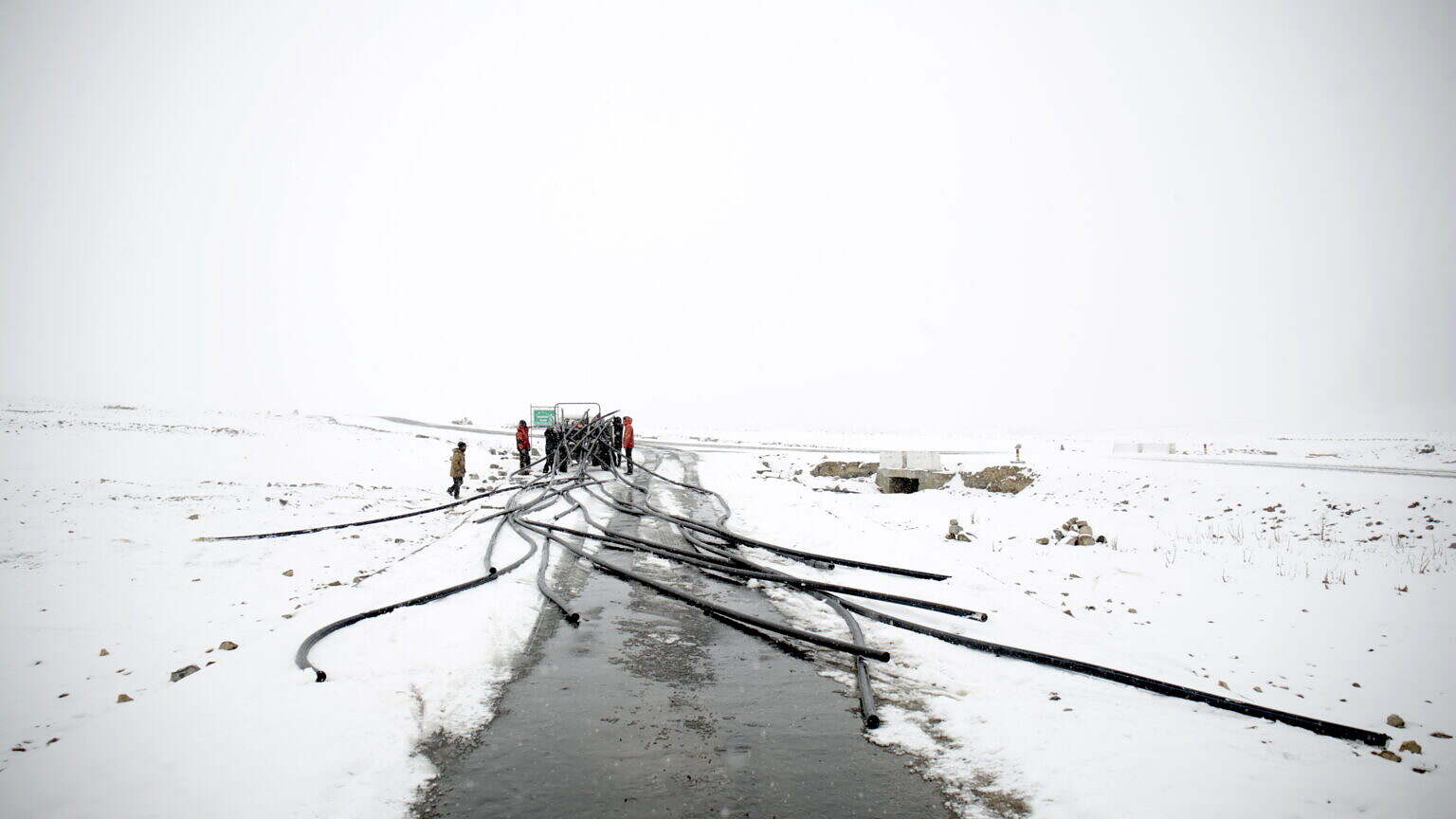 07 still THE ICE BUILDERS