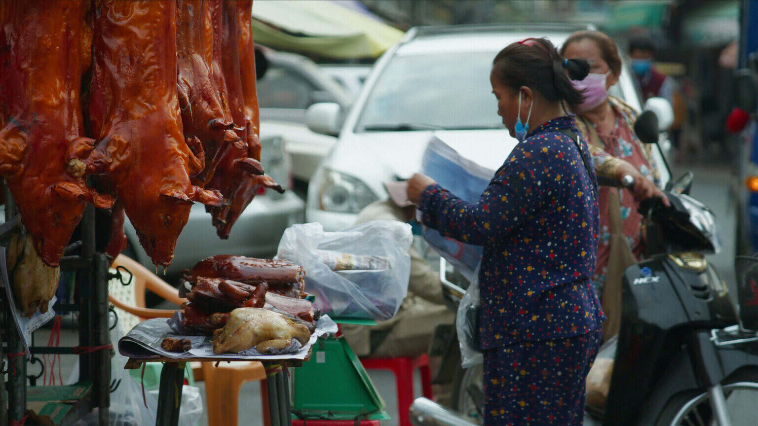 Photo 4 Spillover_Pressefoto_05_Phnom_Penh_WildtiermarktBROADVIEW_PICTURES