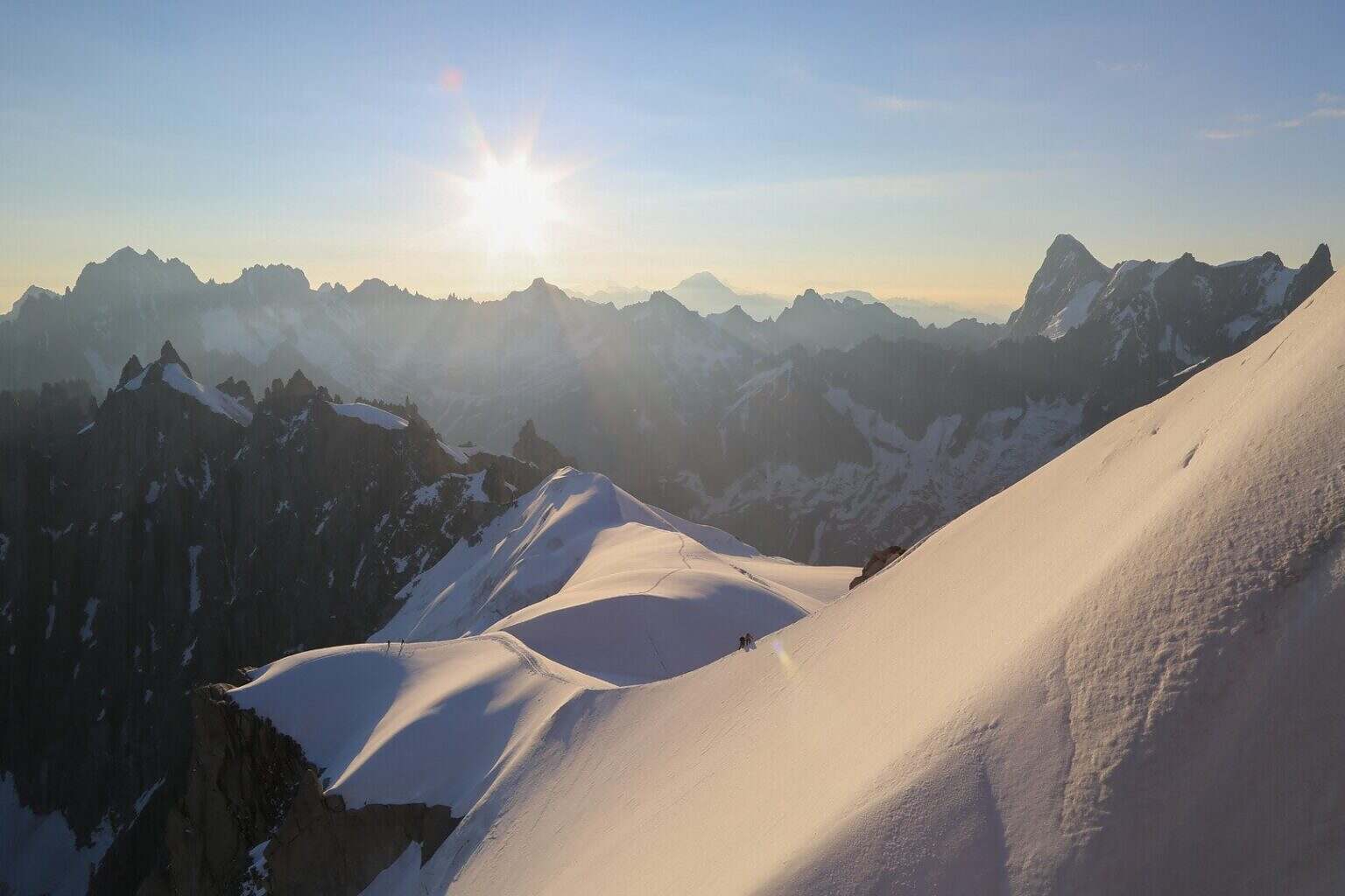 Photo 5 Vue_de_lAiguille_du_Midi_en_ete-cOT_Chamonix-Mont-Blanc_MR-20570